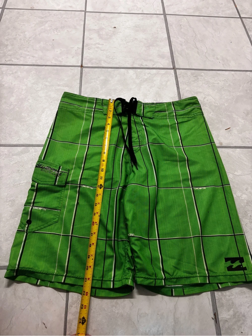 Mens Vintage Billabong Green Plaid board shorts size 32 MEASUREMENTS SHOWN